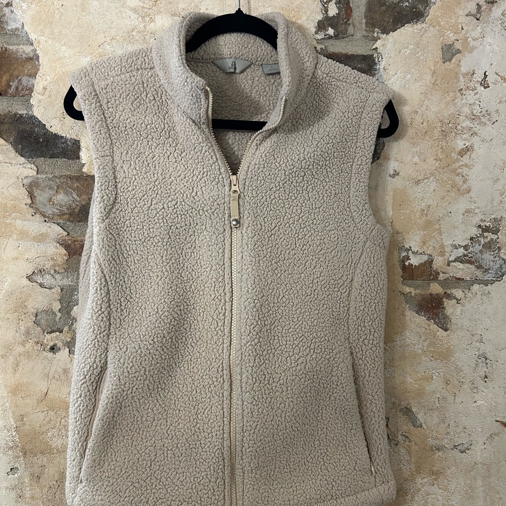 Ascend Cream Sherpa Vest Outdoor Essential